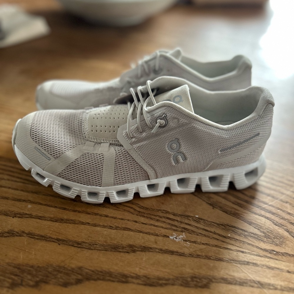 ON CLOUD Sneakers 7.5
